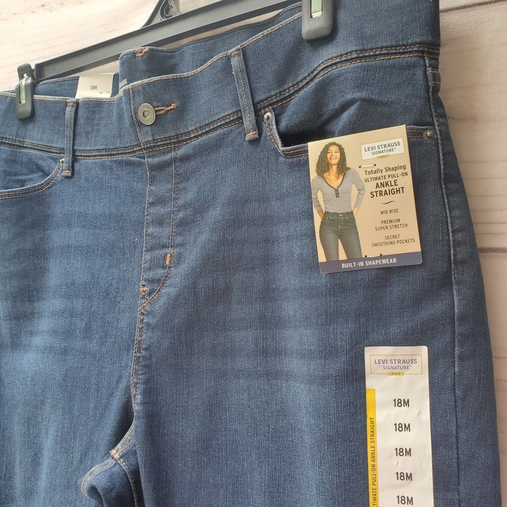 Levi Strauss Signature Gold Totally Shaping Pull On Ankle Straight Jeans 18M